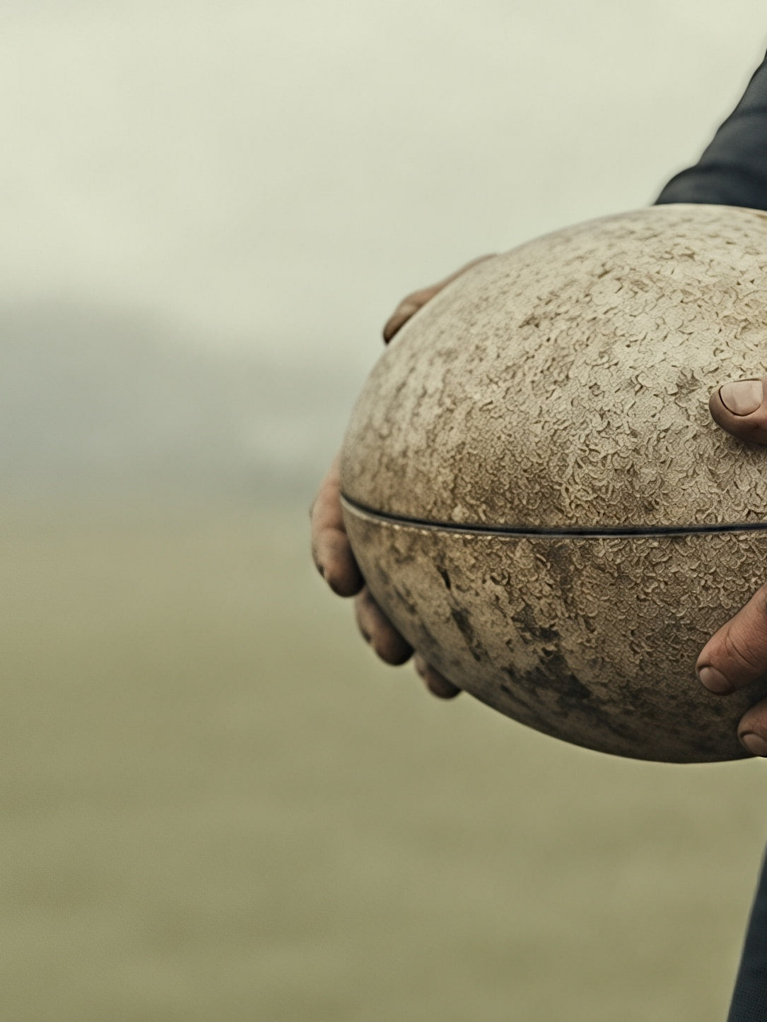 Detail a taille reelle du tirage, affiche rugby le ballon dans la brume du matin