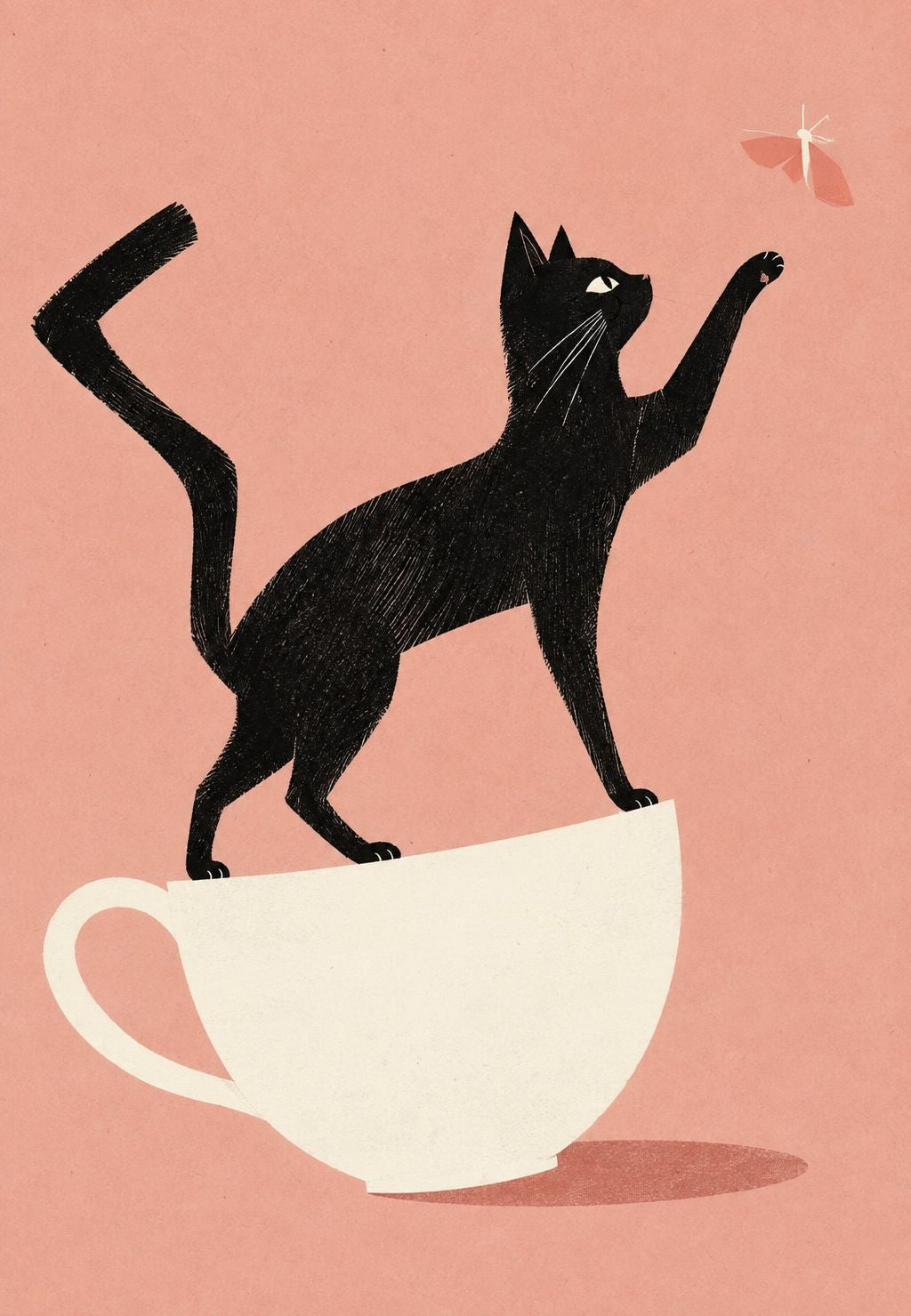 Gato preto em equilíbrio sobre uma chávena