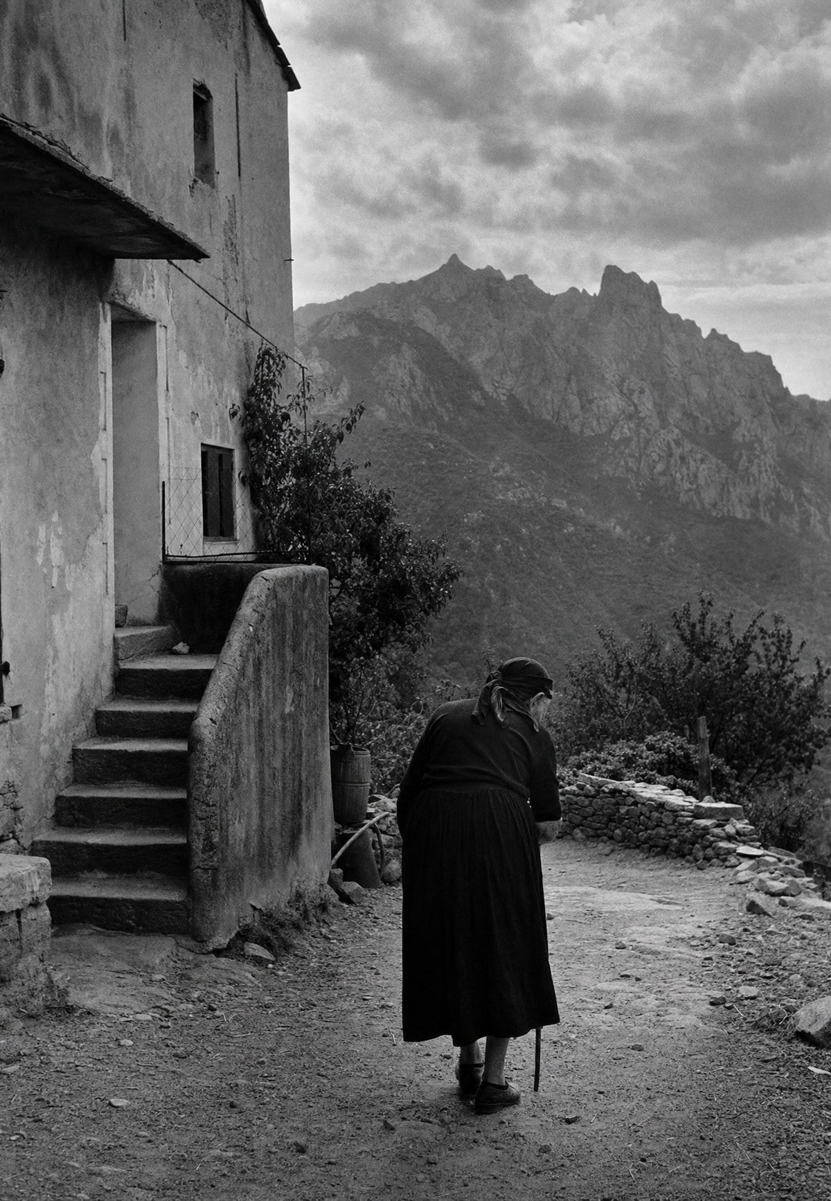 Κορσική - Το μονοπάτι του χωριού κάτω από τις κορυφές