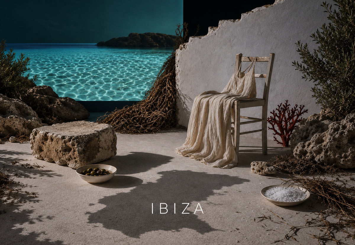 Ibiza - De jurk op de stoel (Liggend)