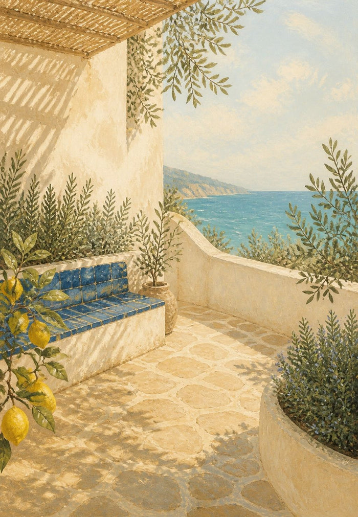 Une terrasse de pierre claire s'ouvre sur la mer, fermée à gauche par un mur chaulé et couverte d'une pergola de roseaux qui raye le sol d'ombres.