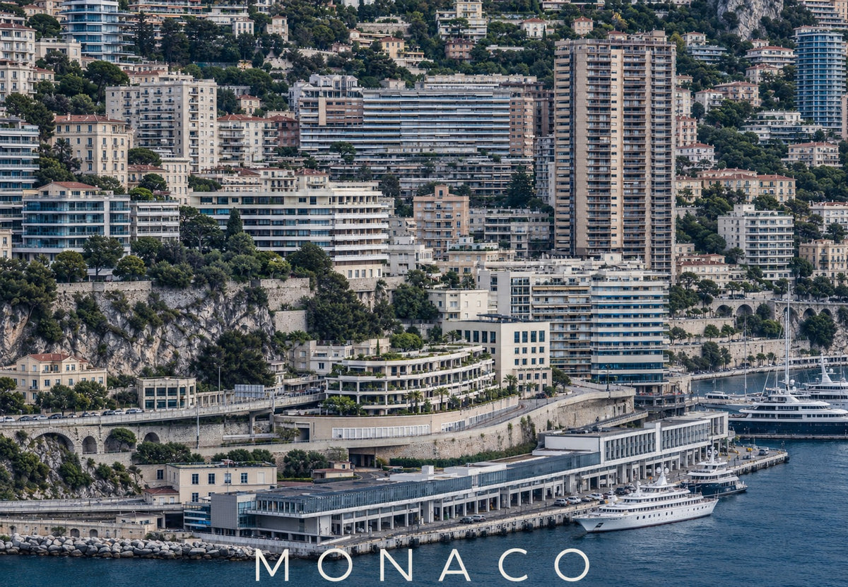 Monaco - Häuserklippe über dem Kai (Querformat)