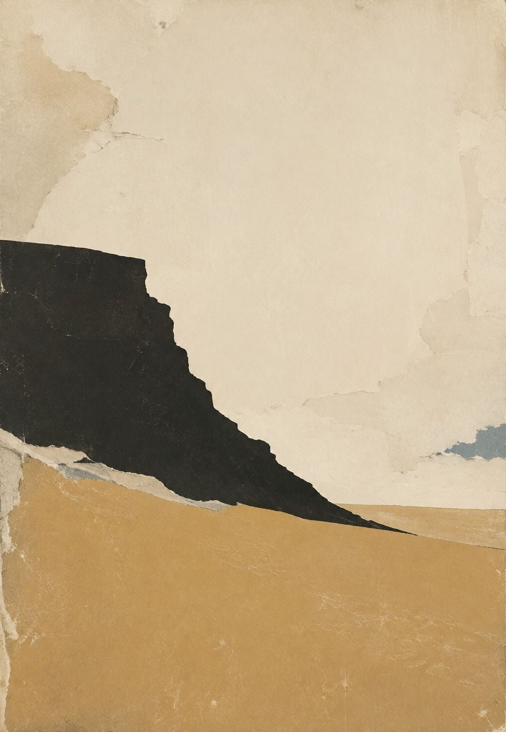 Schwarze Klippe im Sand