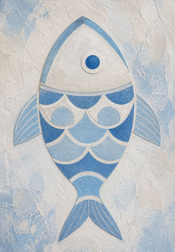 Poisson vu de face gravé dans un enduit de chaux, corps en écailles bleues et blanches, sur un mur passé au bleu et essuyé par endroits.