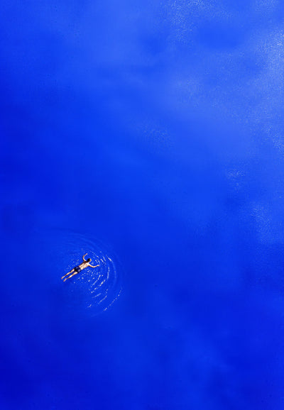 Der Schwimmer auf offener See