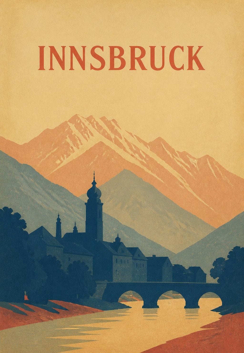 Der Kirchturm von Innsbruck vor den Alpen